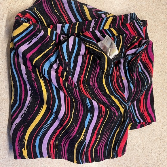 Groovy tall and curvy LuLaRoe leggings. - Picture 1 of 3